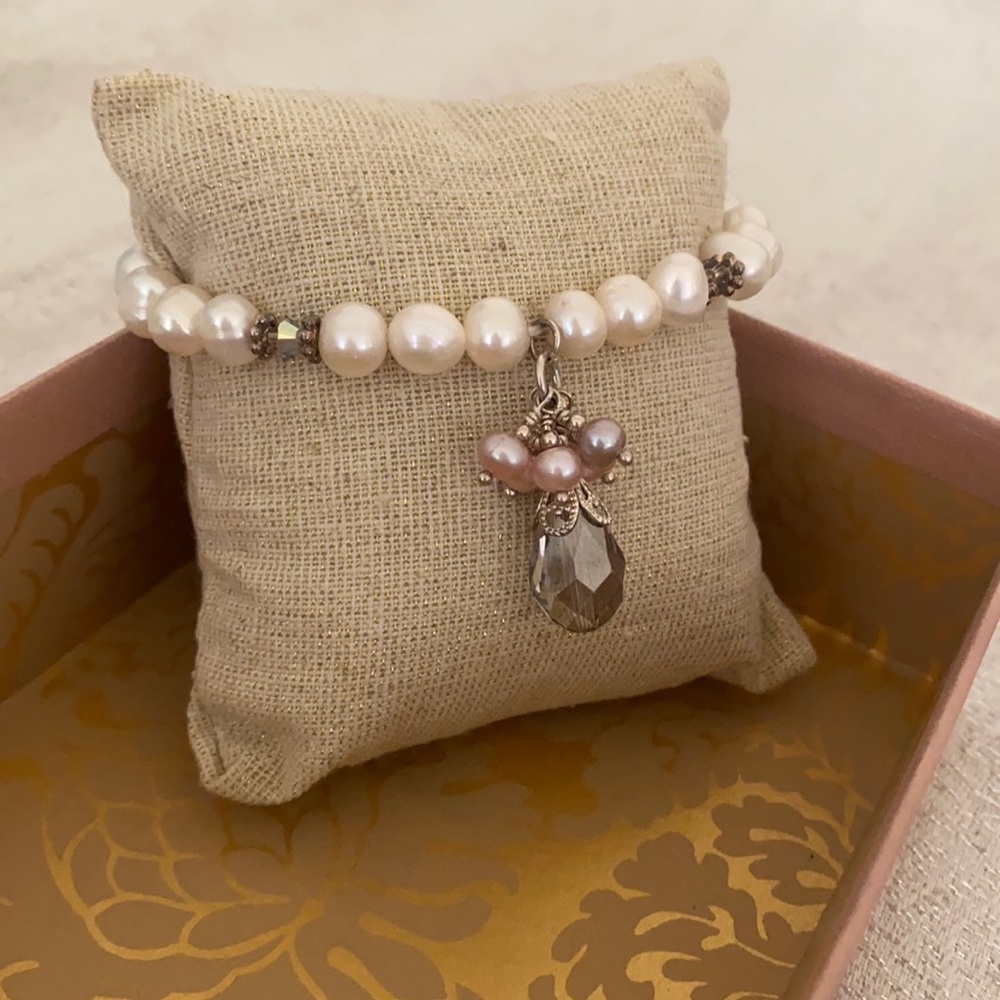 🪞 NEW genuine cultured pearls and dangling crystal charms bracelet